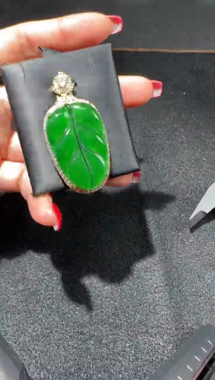 【闪购商品】翡翠吊坠(赠链)未镶嵌4504多样性发货拍一发一