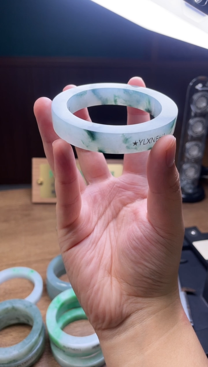未镶嵌手镯定制翡翠碧***天定制
