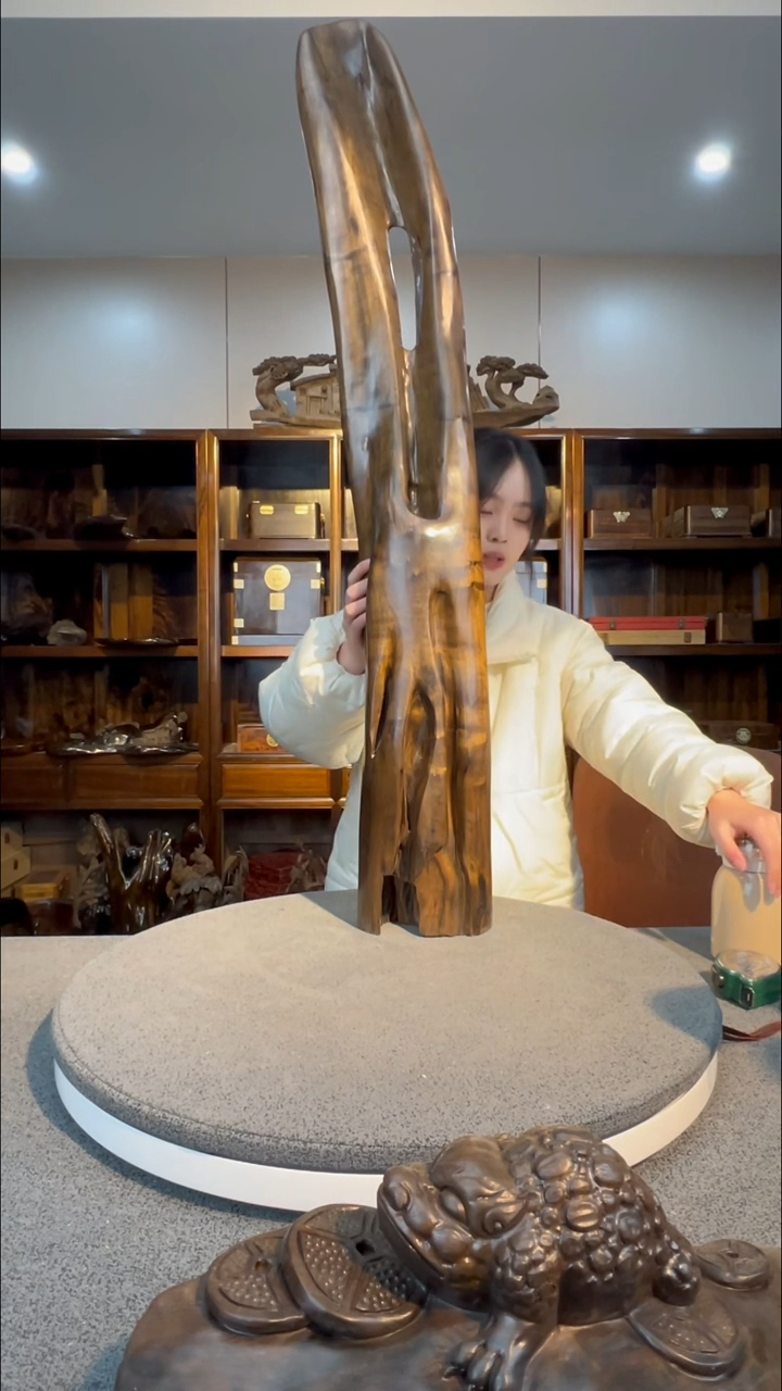 【闪购商品】金丝楠木雕随形立柱