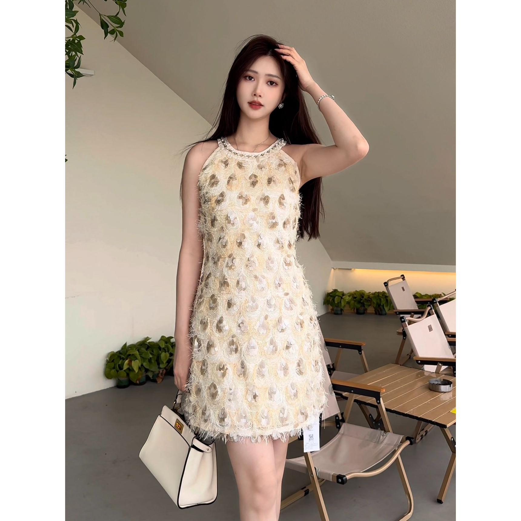 【梁千万】千金风穿搭挂脖精美立体性感露肩连衣裙-YL90017