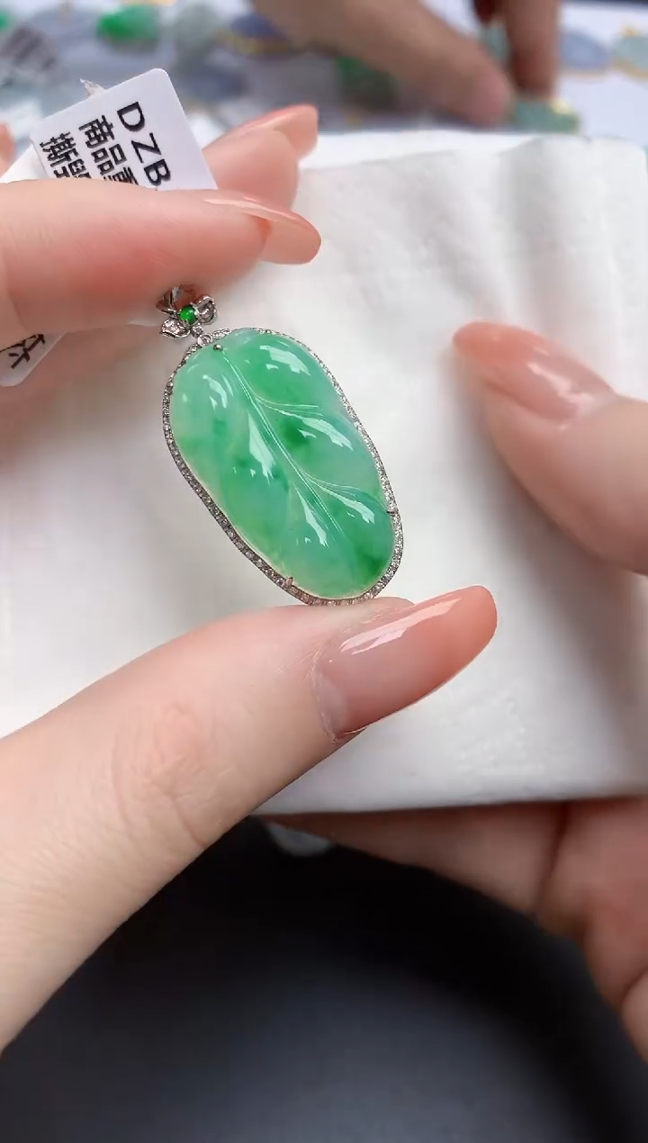 【闪购商品】翡翠颈饰18K金镶嵌天然缅甸翡翠A货