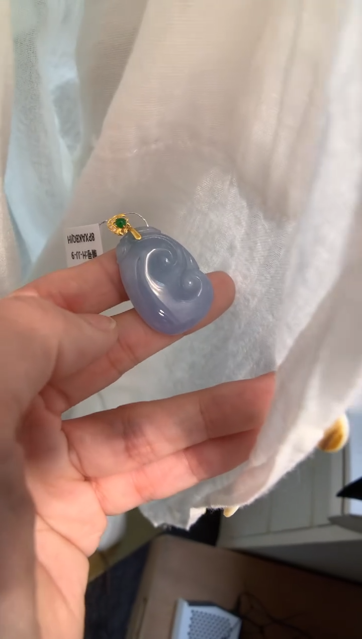 颈饰18K金镶嵌翡翠如意