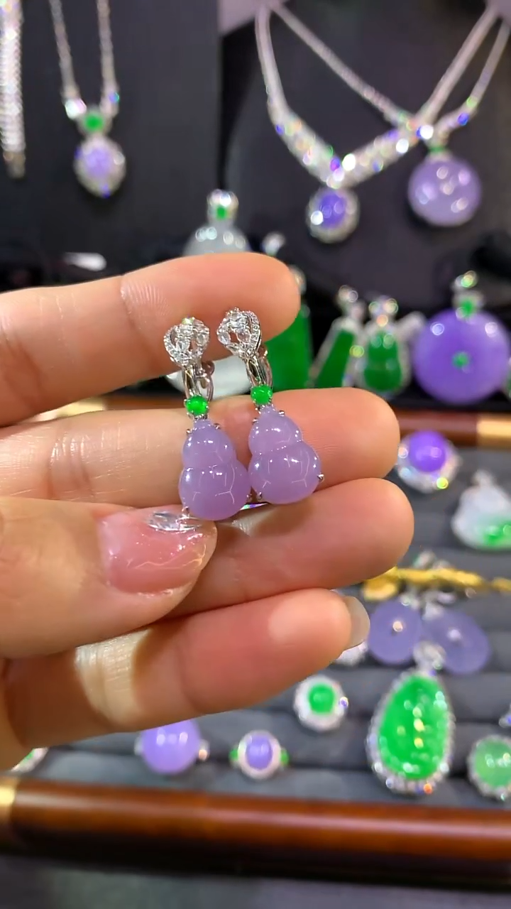 18K金镶嵌翡翠耳饰耳包