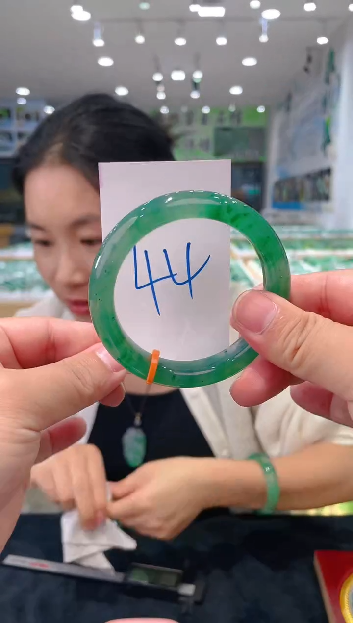 石英质玉（非洲翠）手镯未镶嵌天然冰飘花