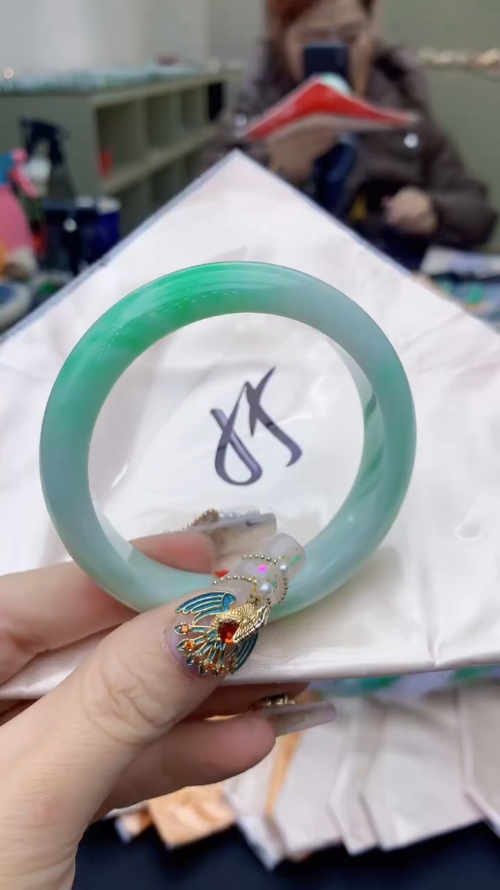 【闪购商品】翡翠手镯未镶嵌1035181731