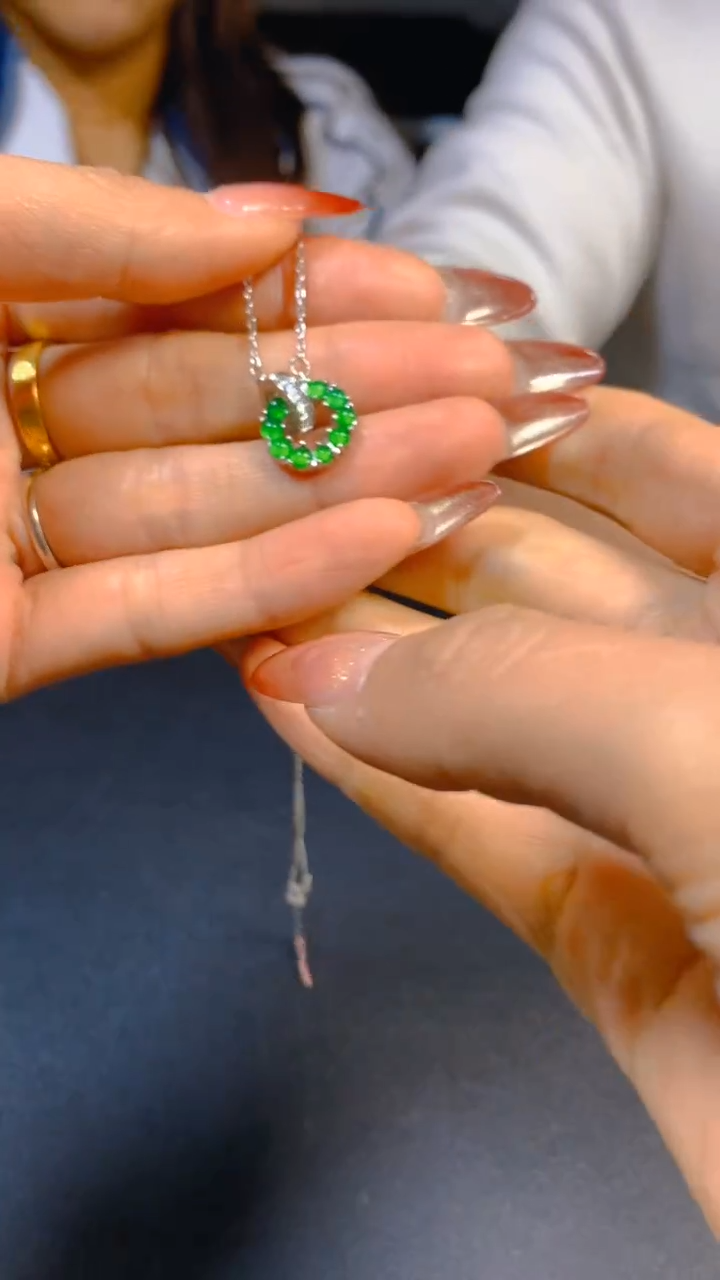 【闪购商品】翡翠吊坠(赠链)未镶嵌0582035675多样性发一