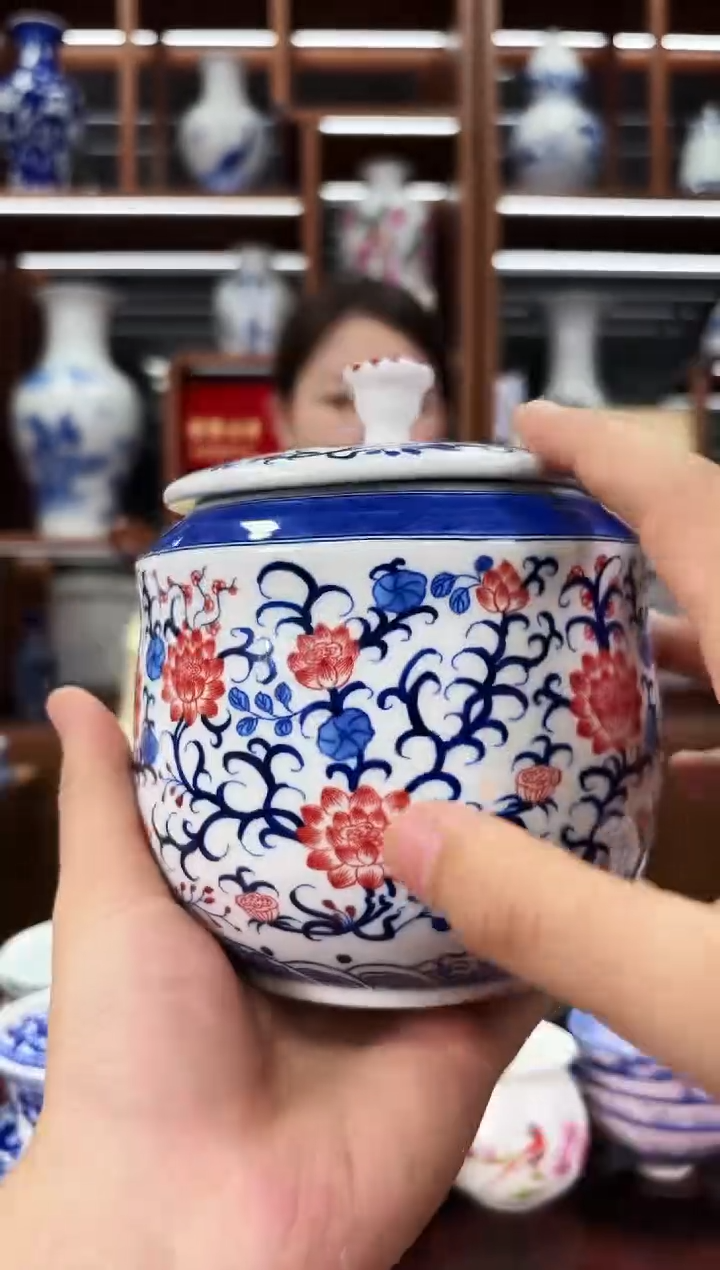 B32景德镇青花釉里红缠枝莲茶叶罐