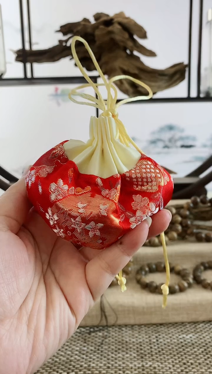 沉香沉香香囊天然沉香叶子香包（随机发）