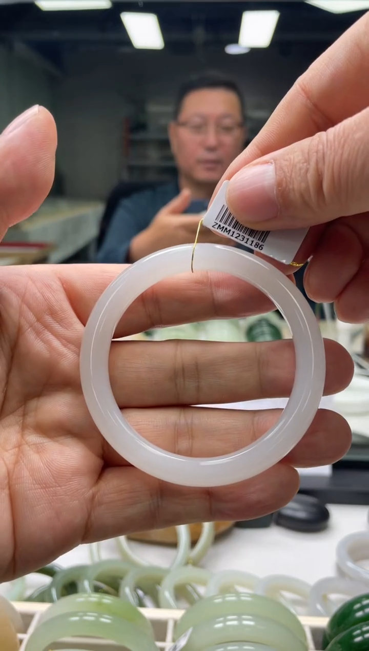 【闪购商品】和田玉手镯未镶嵌编码1186 圈口55