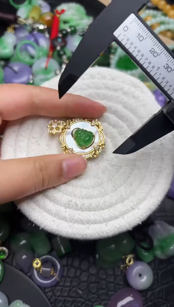 颈饰未镶嵌翡翠缅甸翡翠吊坠