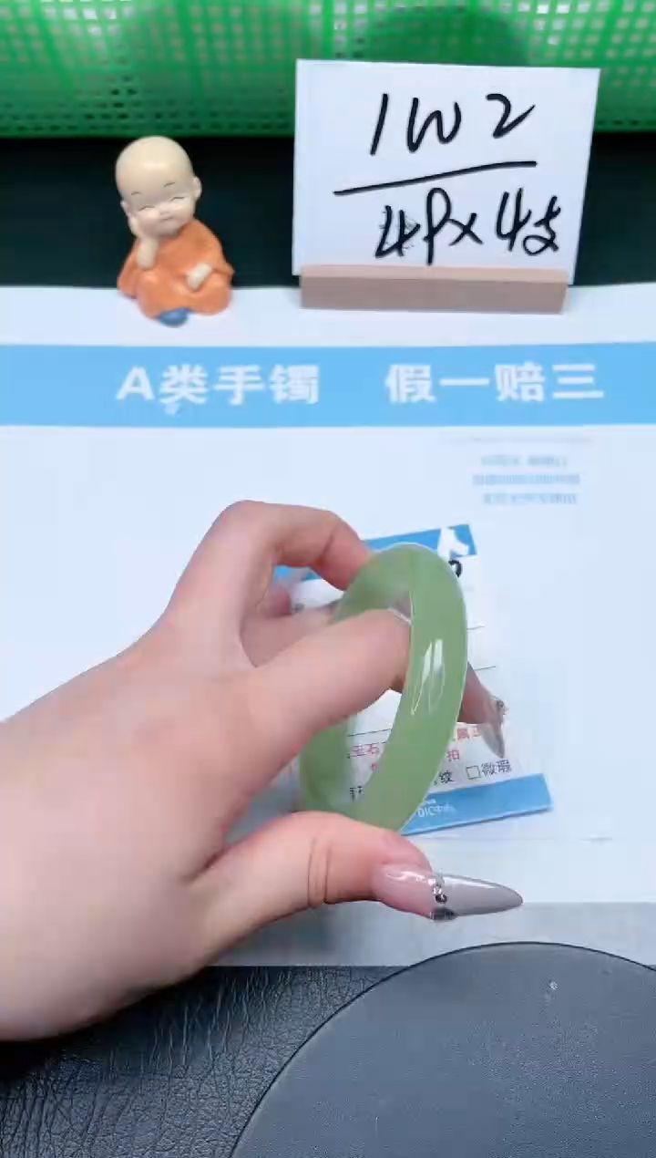 【闪购商品】石英质玉手镯未镶嵌100-56