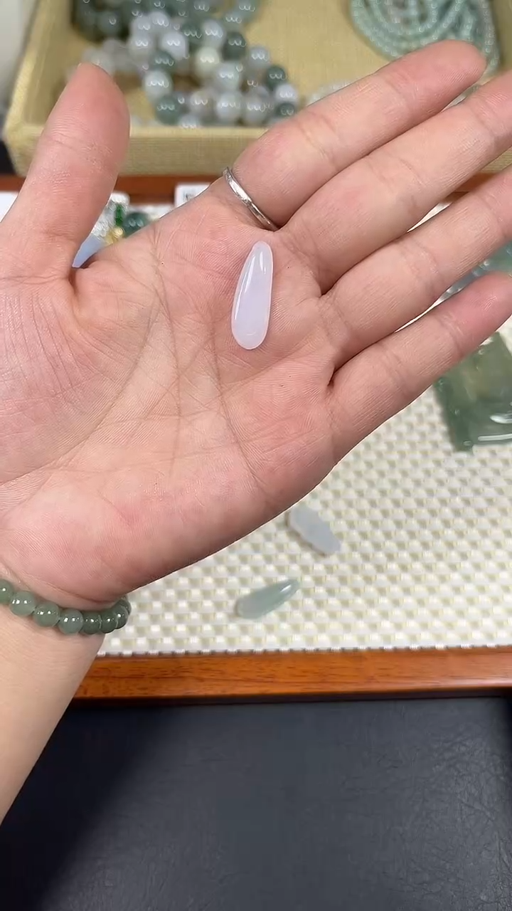 颈饰未镶嵌翡翠福瓜