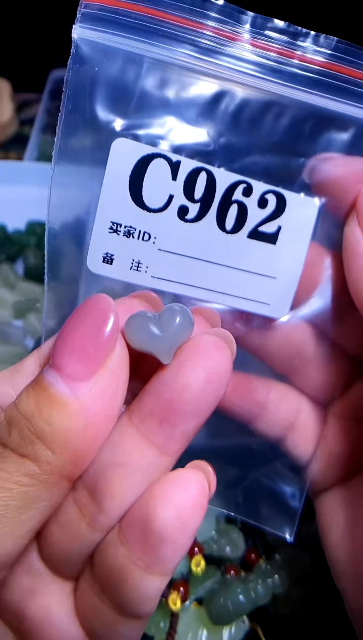 和田玉未镶嵌颈饰   通孔