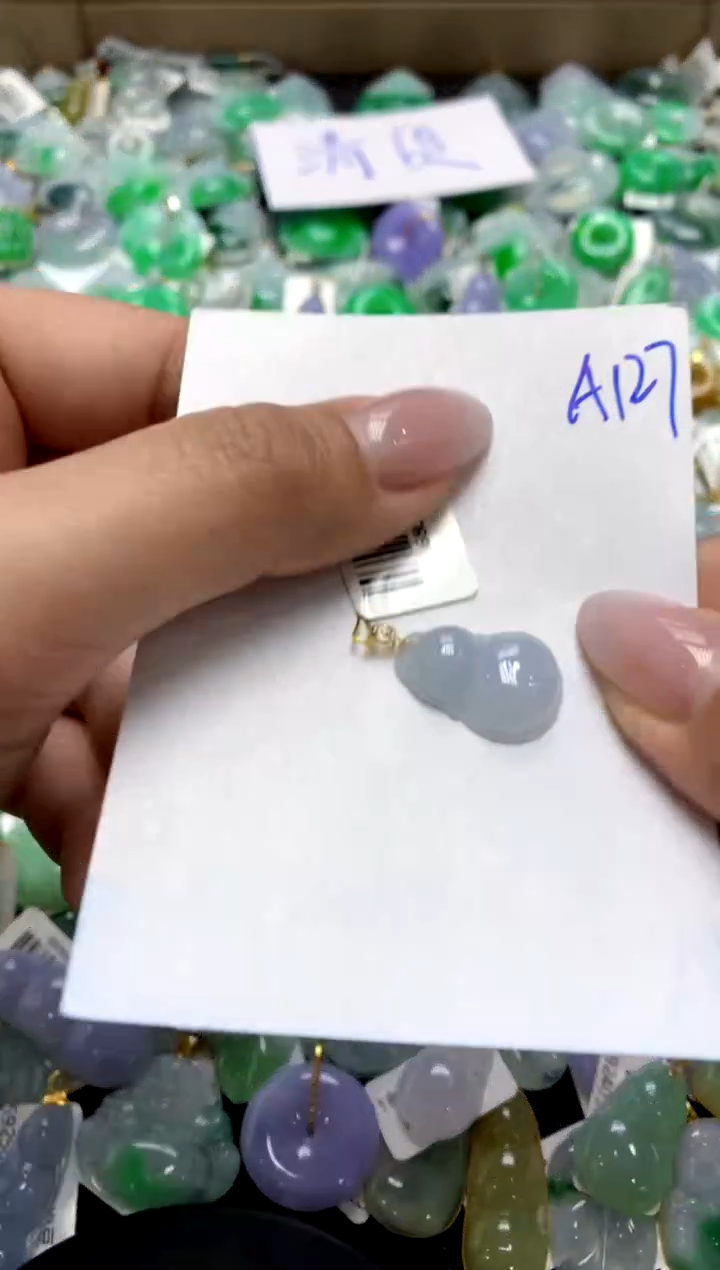 翡翠18K金镶嵌颈饰1111111111111111