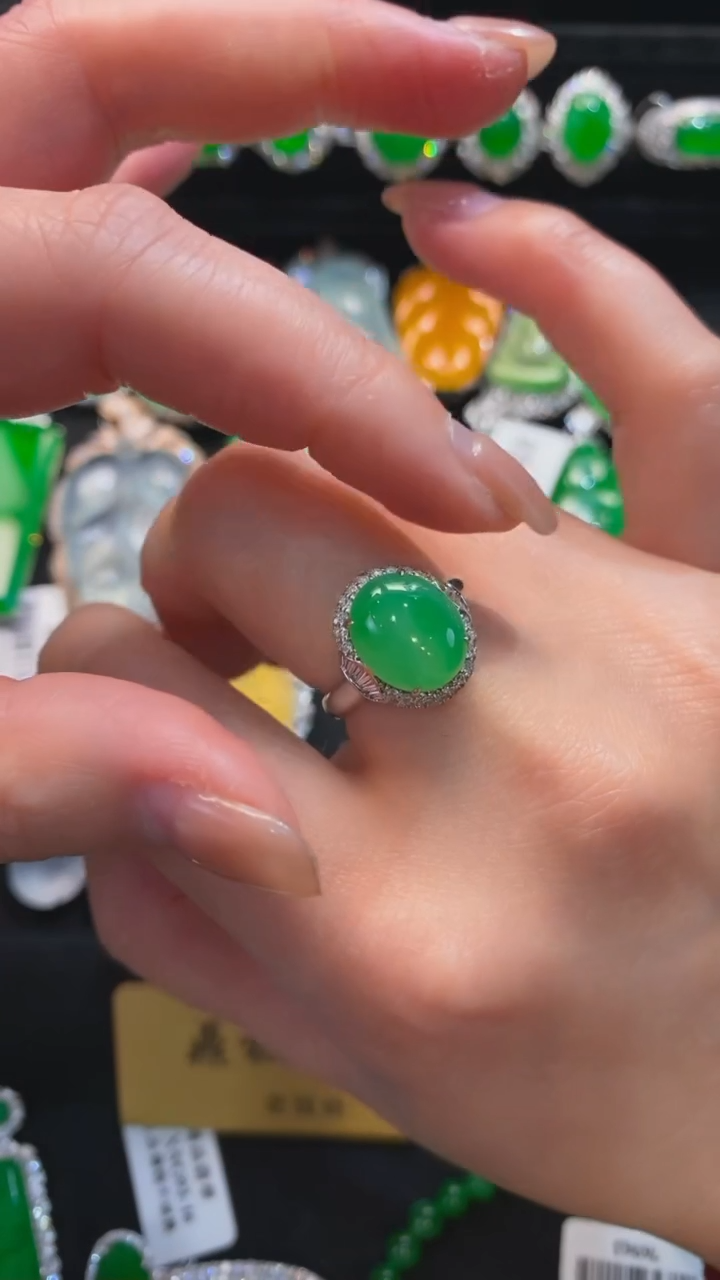 【闪购商品】翡翠颈饰未镶嵌绿蛋戒指