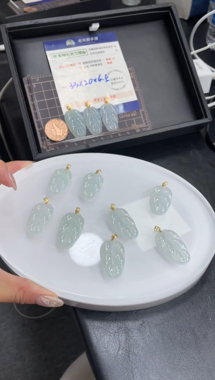 【闪购商品】翡翠挂件18K金镶嵌叶子FL12配绳/多样性发其一ZBCP