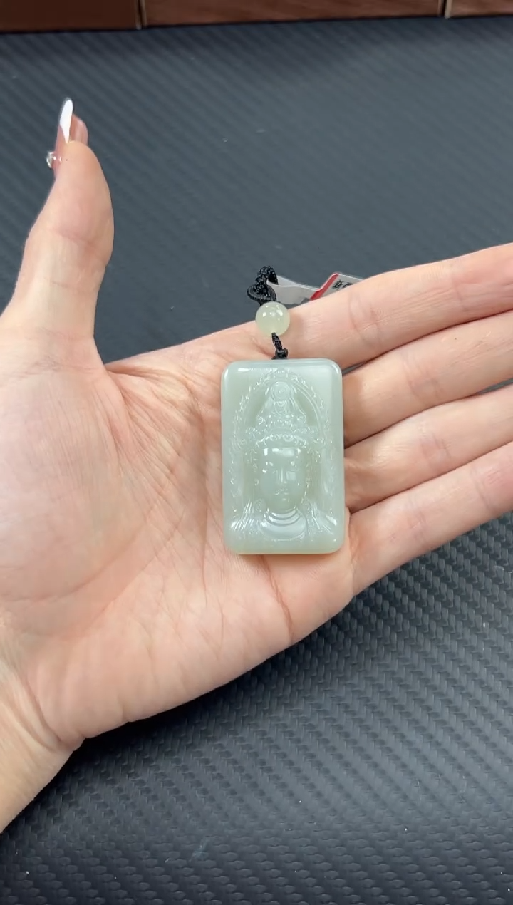 【闪购商品】和田玉吊坠(赠链)未镶嵌且末微色差近矿吊坠