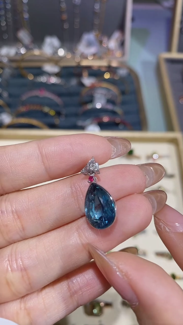 【闪购商品】托帕石颈饰18K金镶嵌吊坠