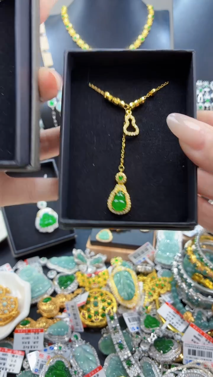 翡翠未镶嵌颈饰天然翡翠a货 多样性发其一