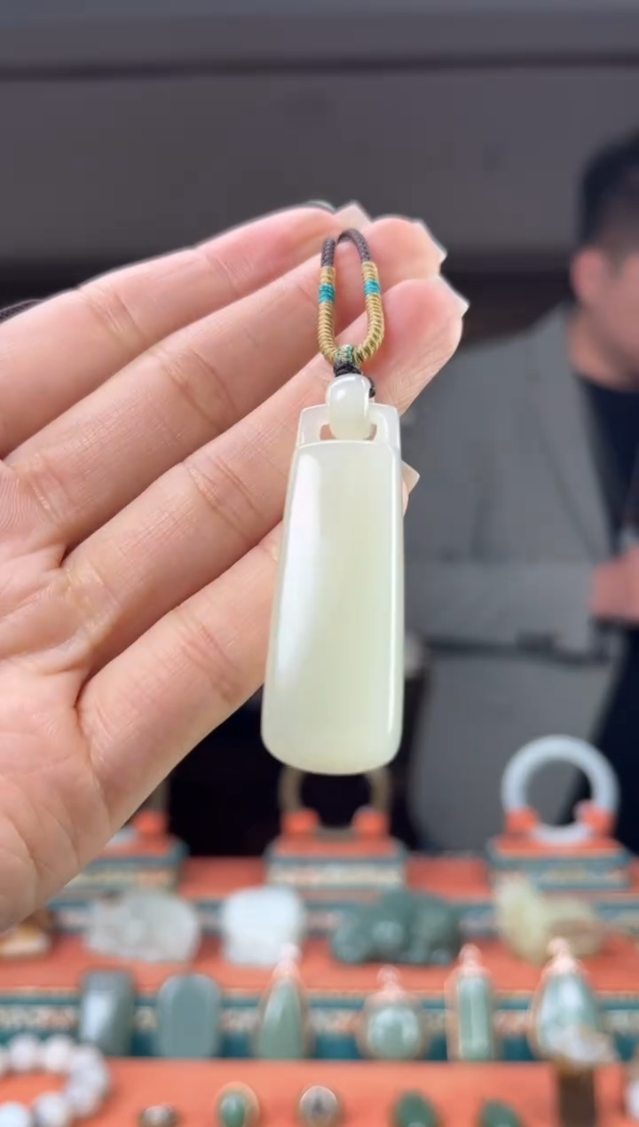 颈饰未镶嵌和田玉佩佩