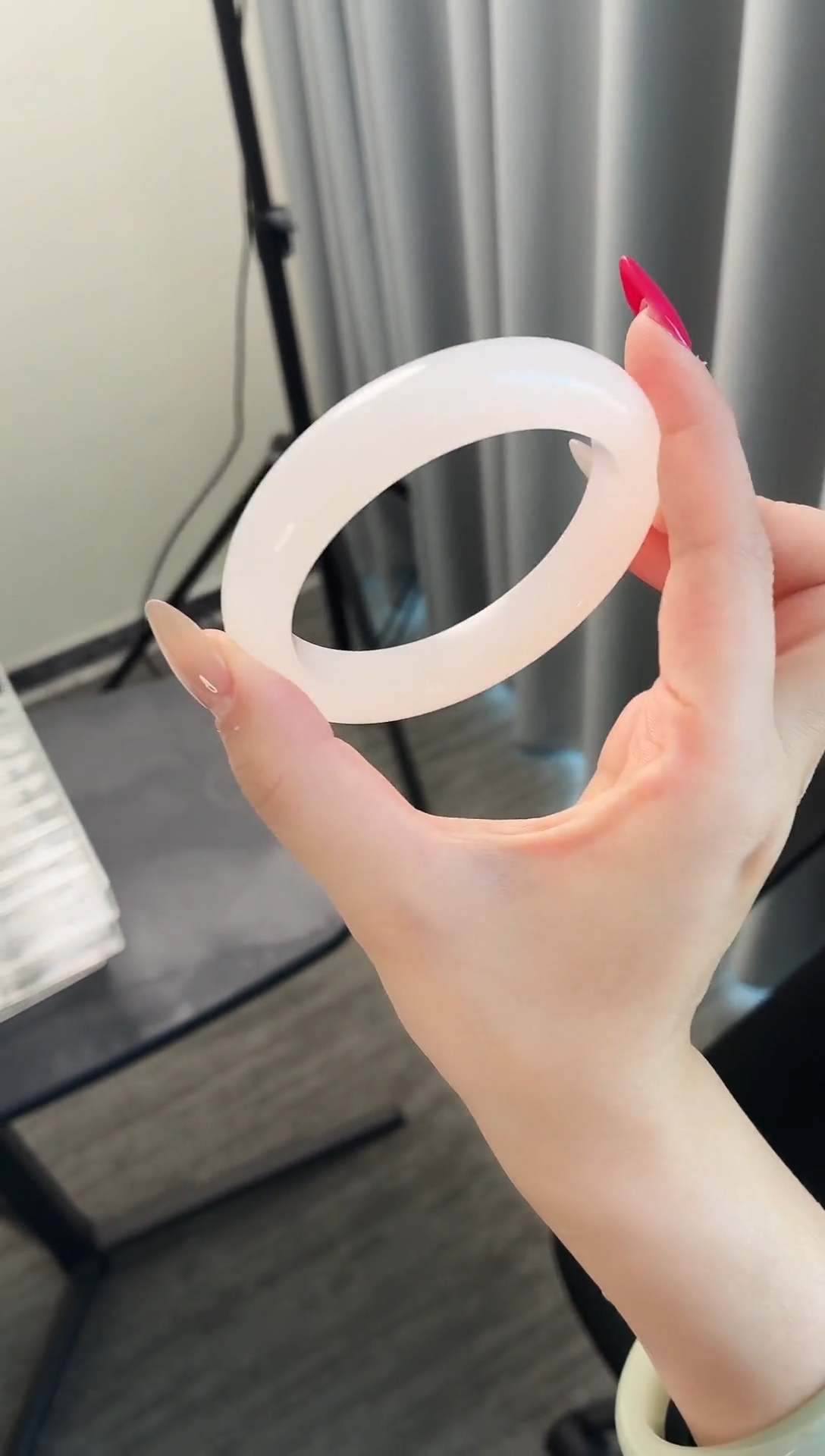 未镶嵌手镯石英质玉8.56