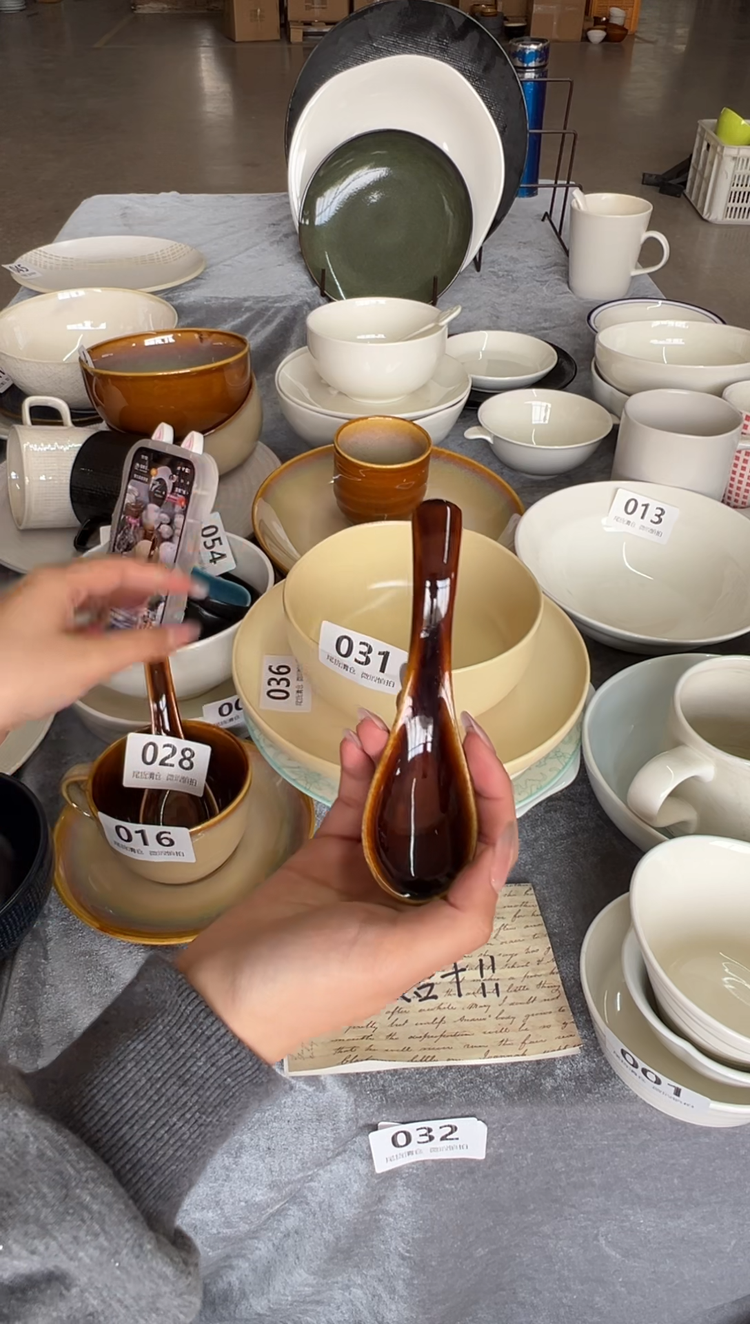 新骨瓷106瑕疵窑变棕5,75寸勺子