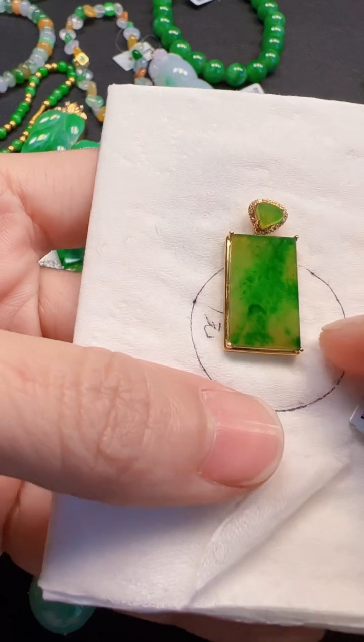 【闪购商品】翡翠吊坠(不含链)18K金镶嵌2980