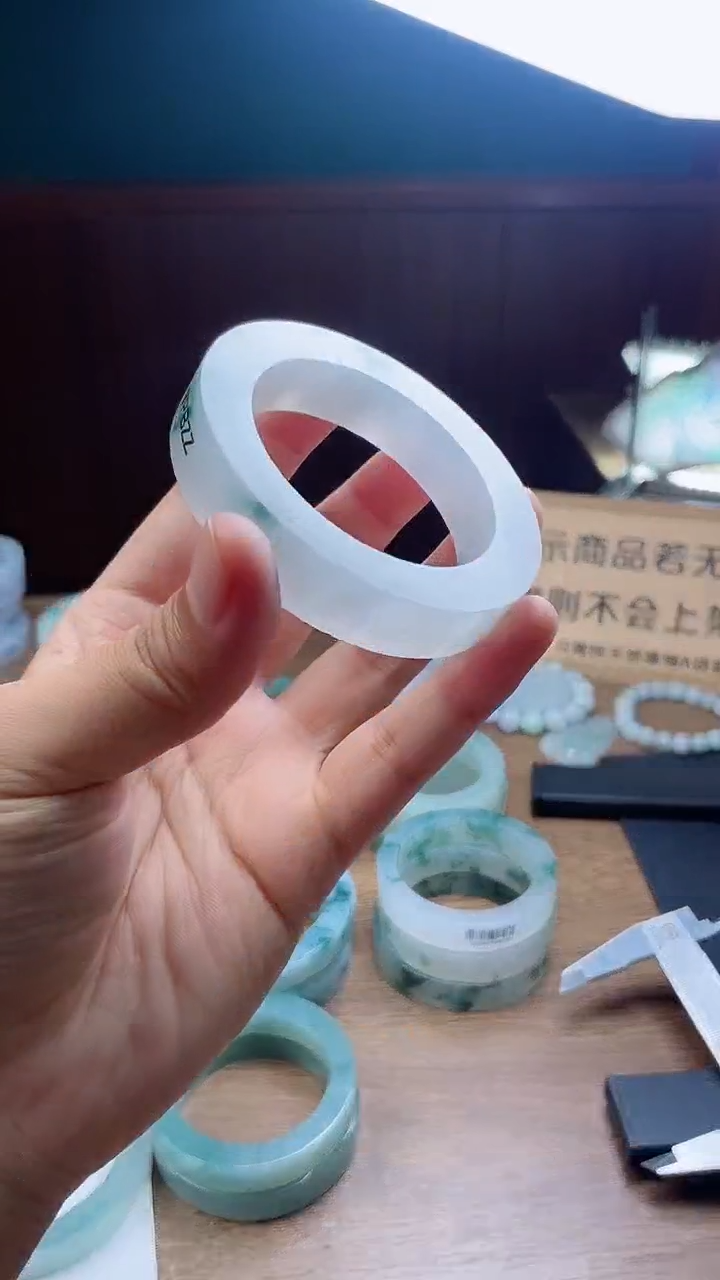 定制翡翠手镯未镶嵌定制