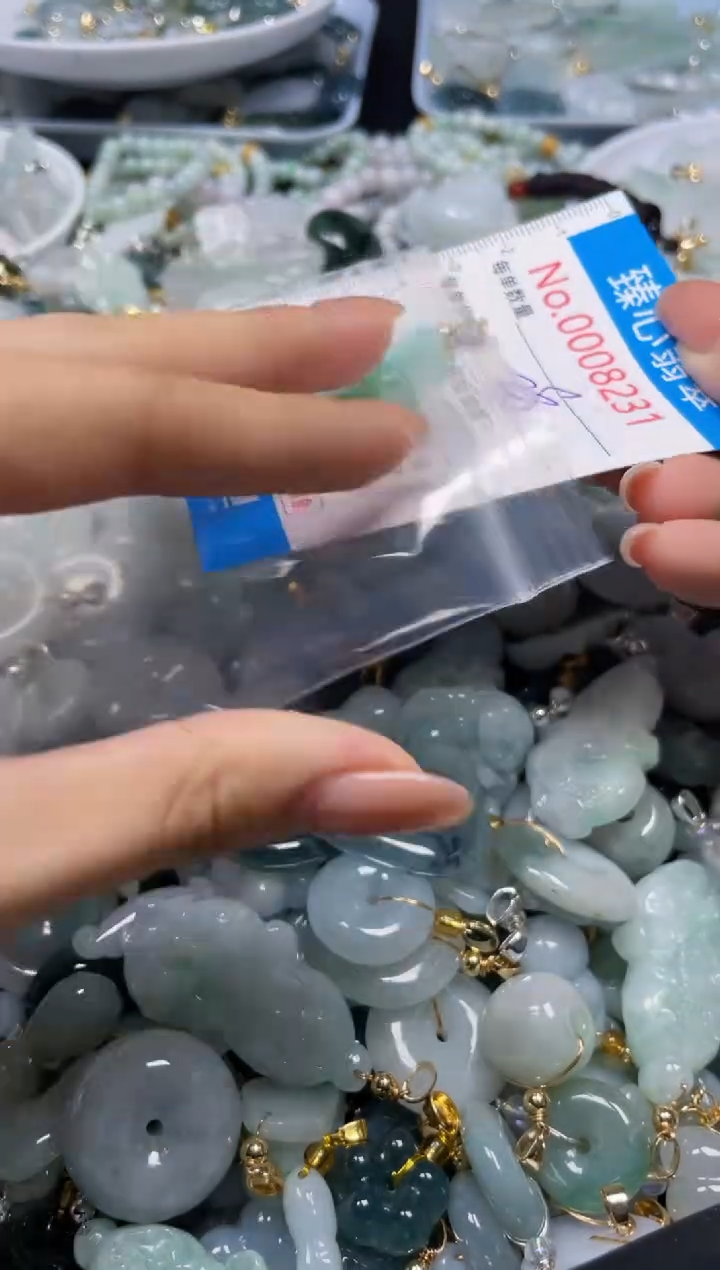 吊坠(不含链)未镶嵌翡翠8231