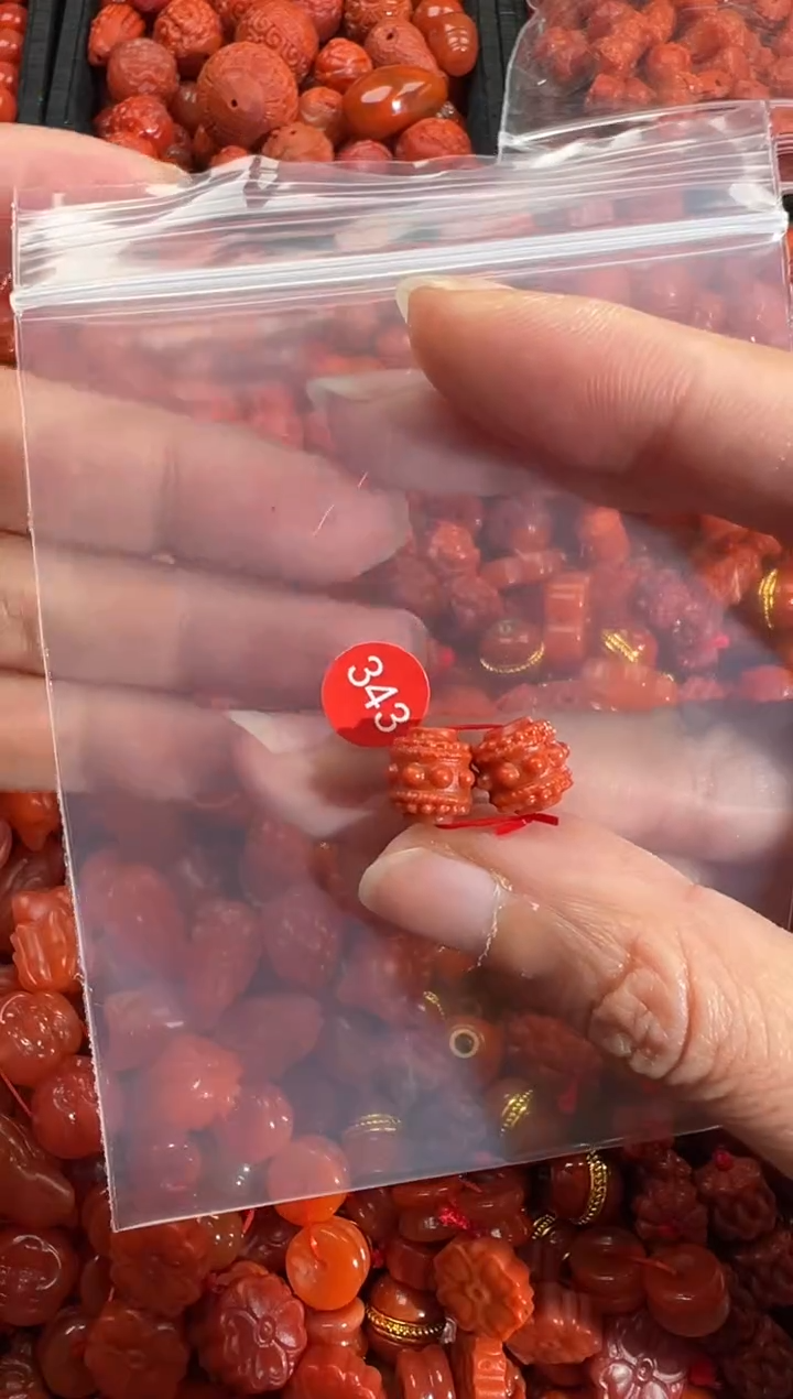 南红玛瑙未镶嵌颈饰1