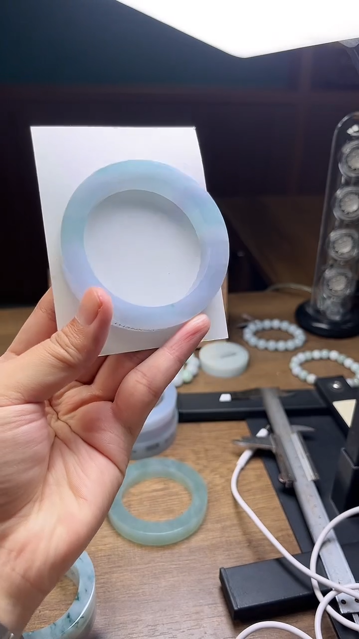 未镶嵌手镯定制翡翠小**?定制