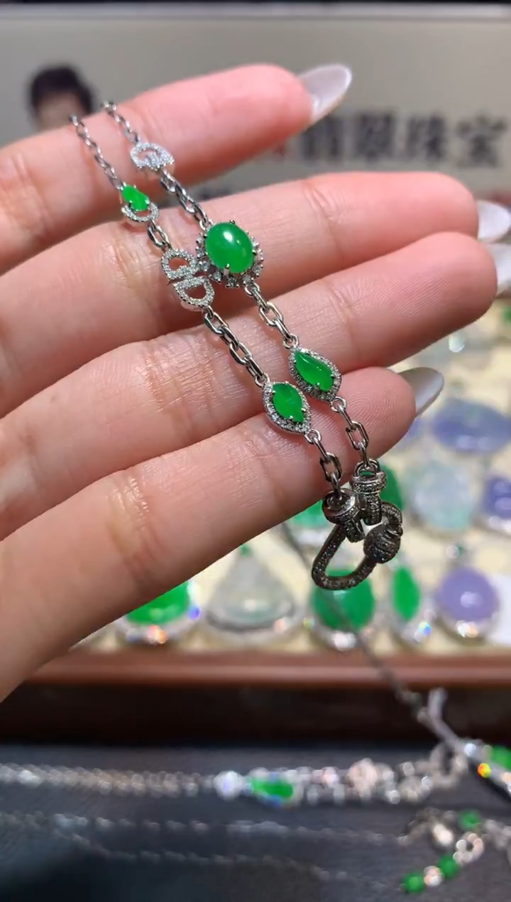 颈饰18K金镶嵌翡翠1