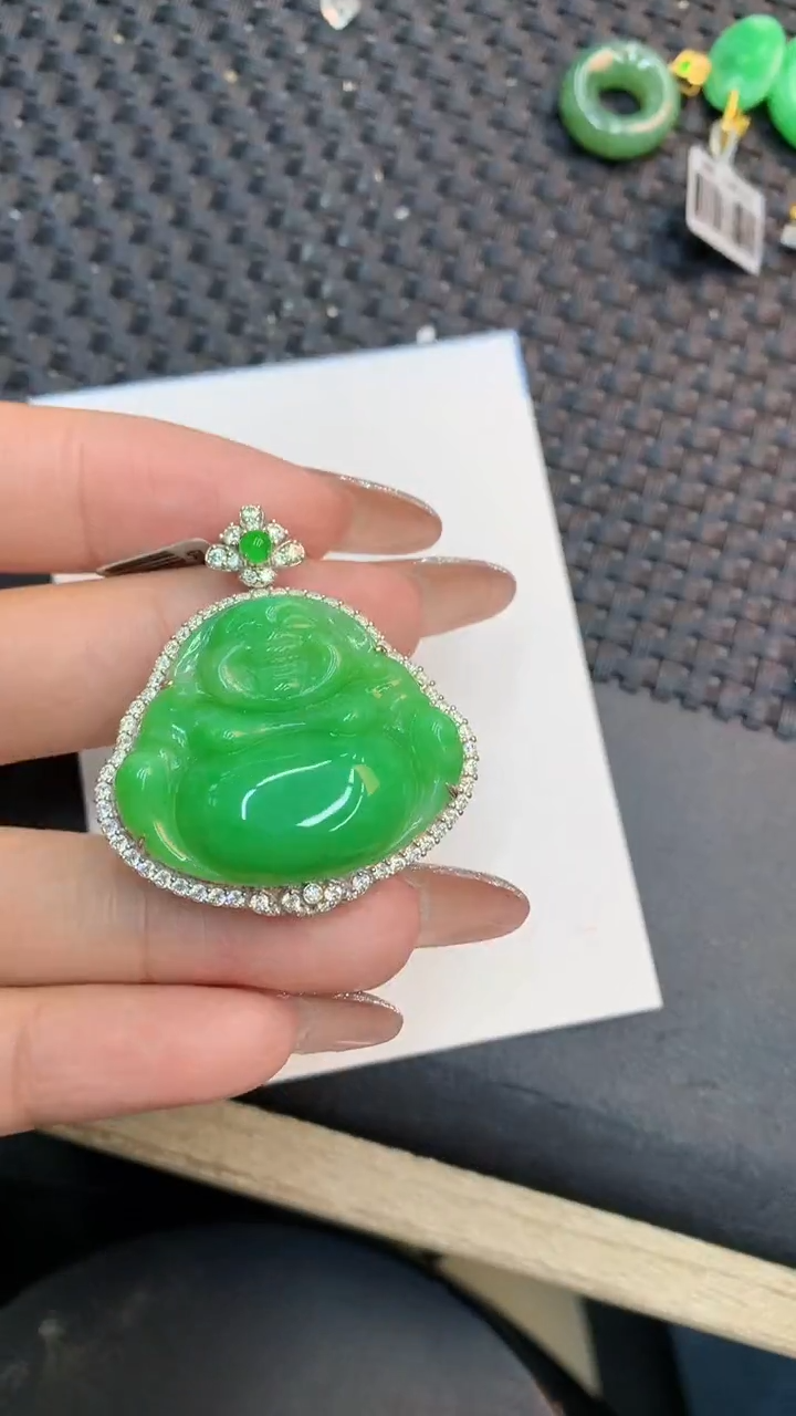 颈饰18K金镶嵌翡翠傲**梅1