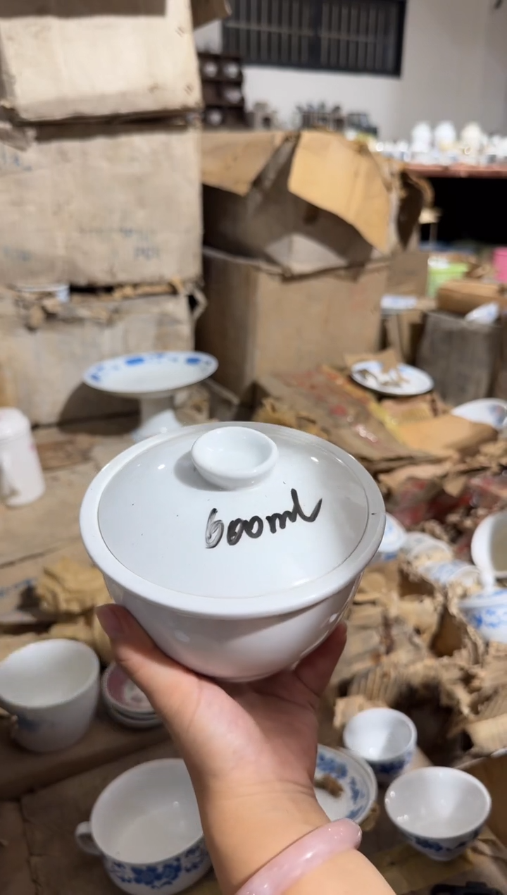 摆件纯白炖盅600毫升有瑕请慎拍