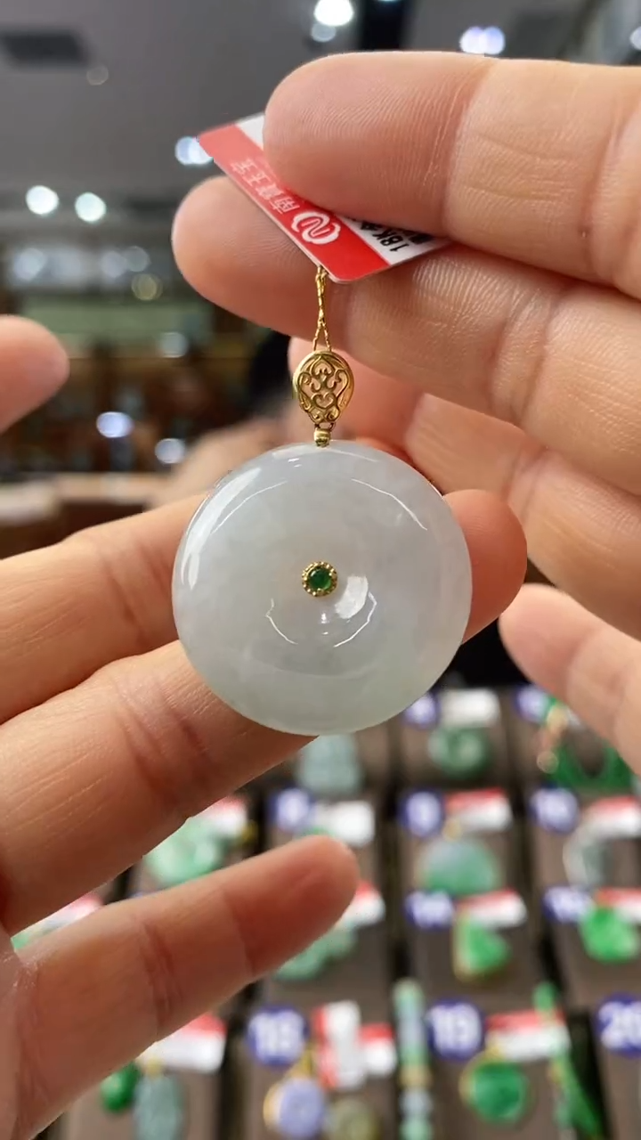 【闪购商品】翡翠颈饰18K金镶嵌平安扣