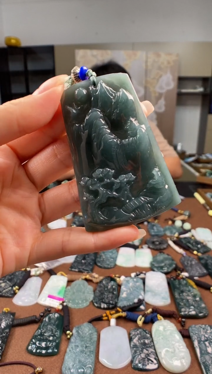 颈饰未镶嵌翡翠 多样性发其一