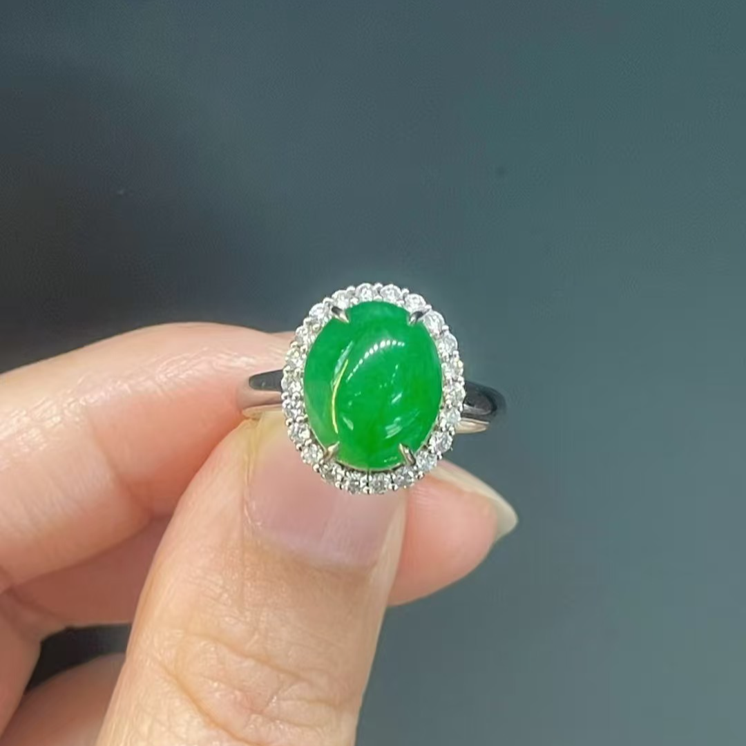 天然缅甸翡翠A货满绿蛋面