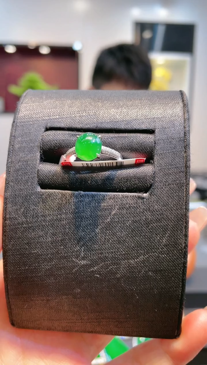 【闪购商品】翡翠颈饰18K金镶嵌A104天然A货翡翠戒指