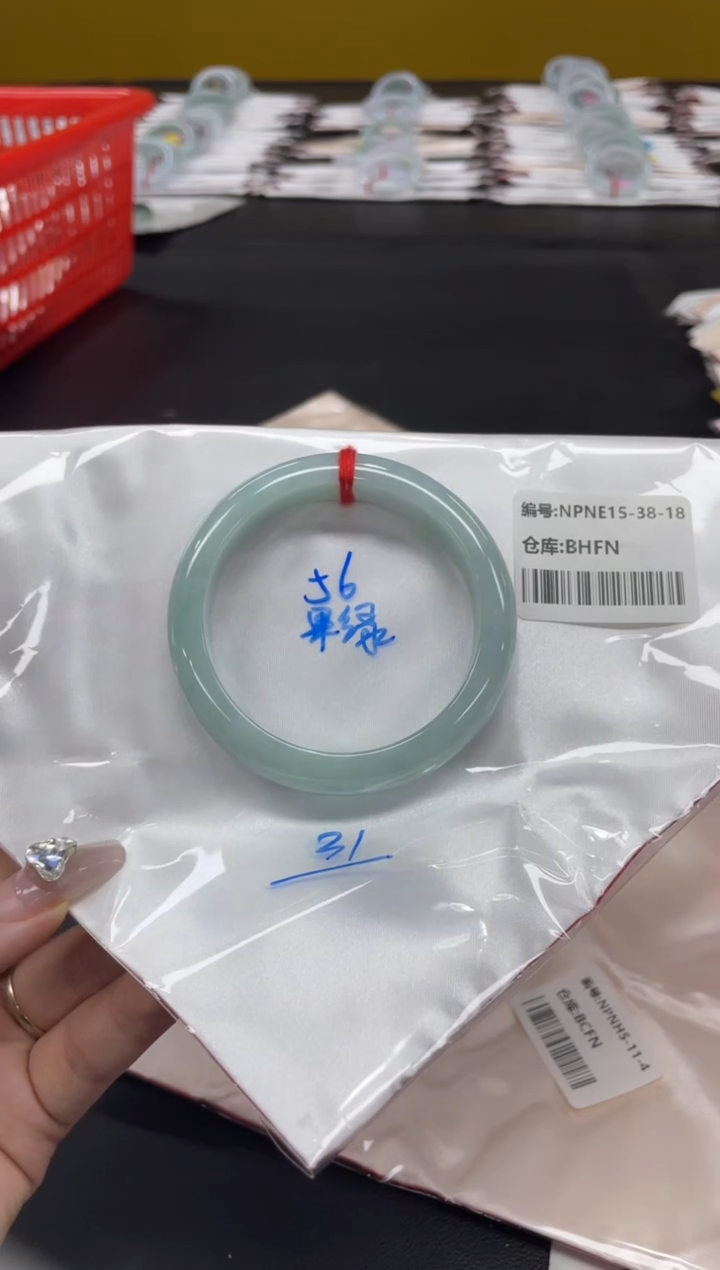 未镶嵌手镯翡翠翡翠手镯