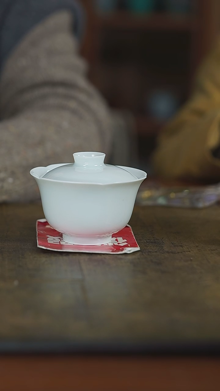 【闪购商品】杯弥云斋微瑕素白葵口盖碗