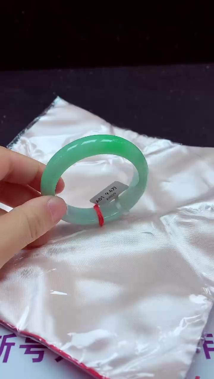 【闪购商品】翡翠手镯未镶嵌镯子51+