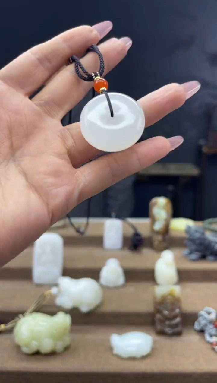 颈饰未镶嵌和田玉1