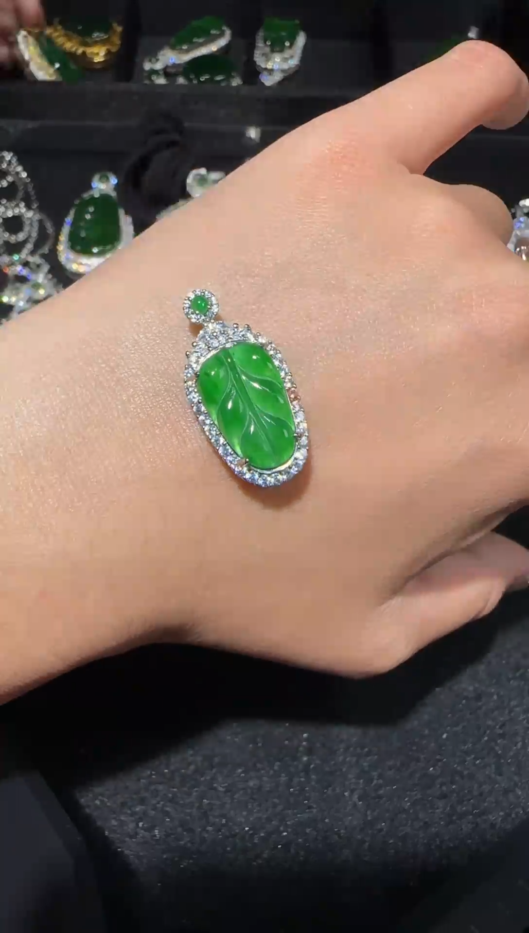 【闪购商品】翡翠吊坠(赠链)未镶嵌多样性发货拍一发一