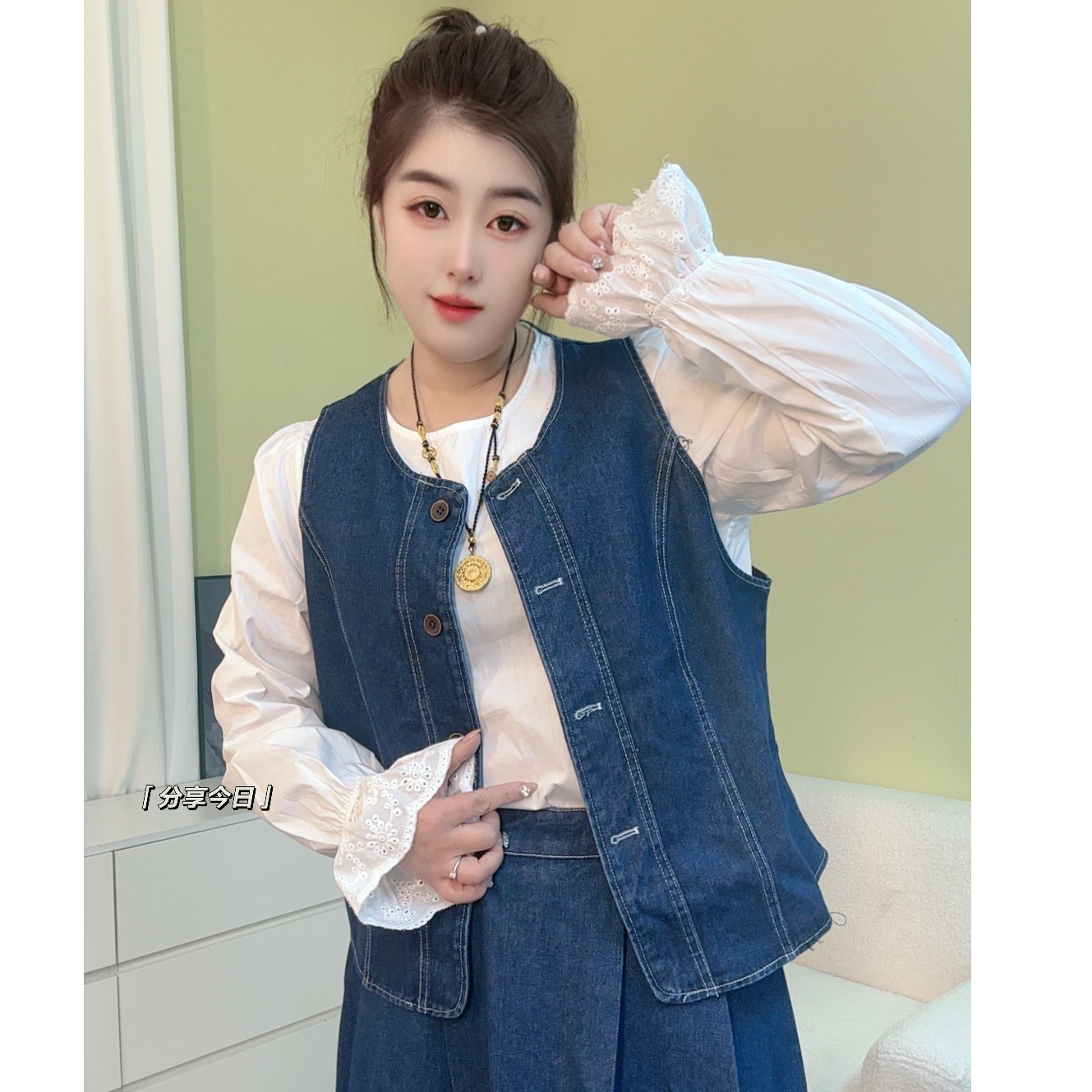韩系牛仔套装裙女2025春季新款白色打底衬衫马甲半身裙气质三件套