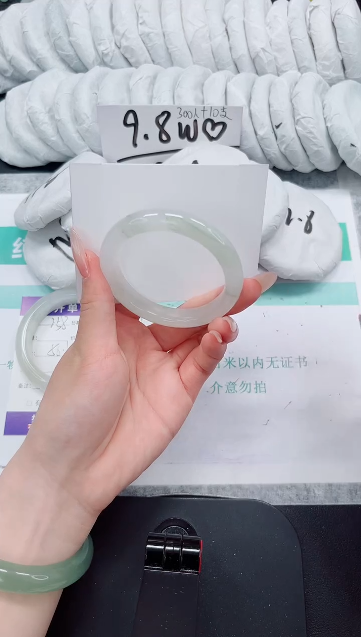 石英质玉手镯未镶嵌259-52.4