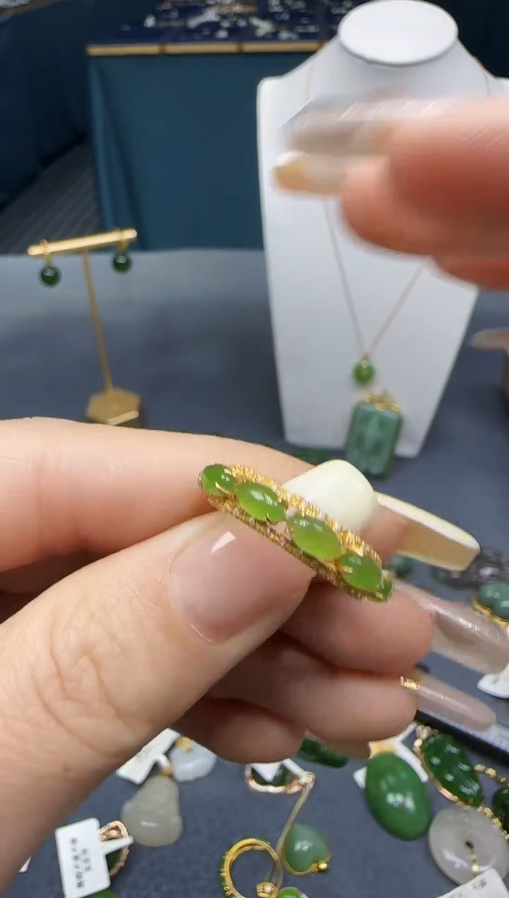 【闪购商品】和田玉戒指18K金镶嵌1