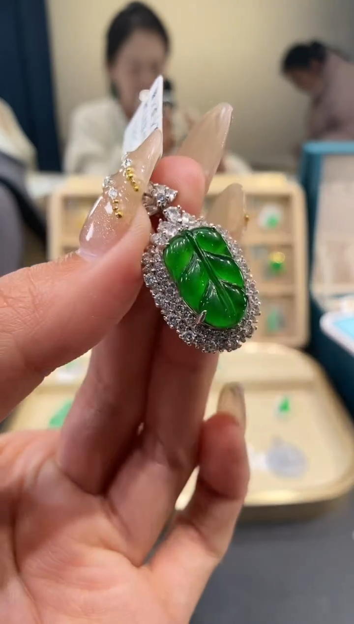 【闪购商品】翡翠吊坠(不含链)银S925镶嵌叶子