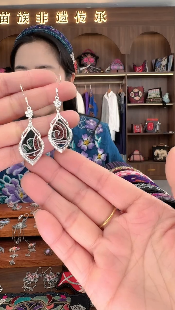 【闪购商品】织绣扶光苗绣传承110