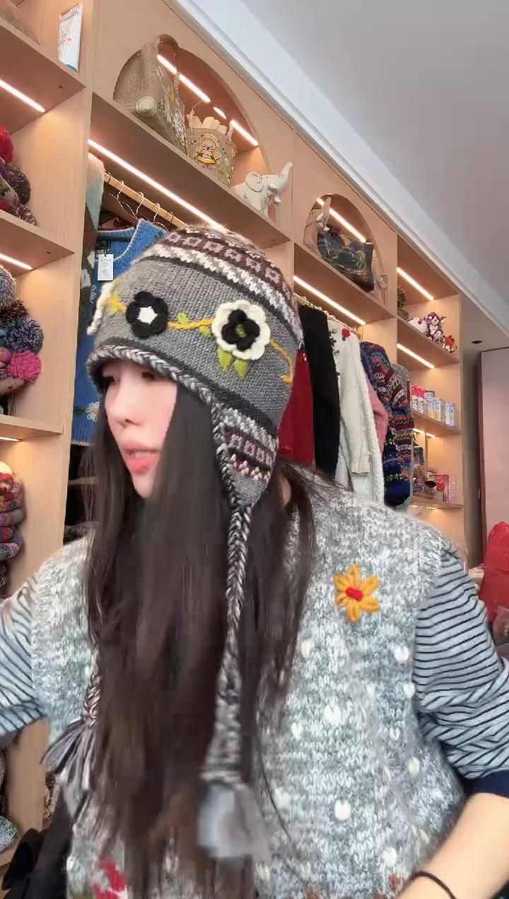 羊毛灰色双辫护耳帽