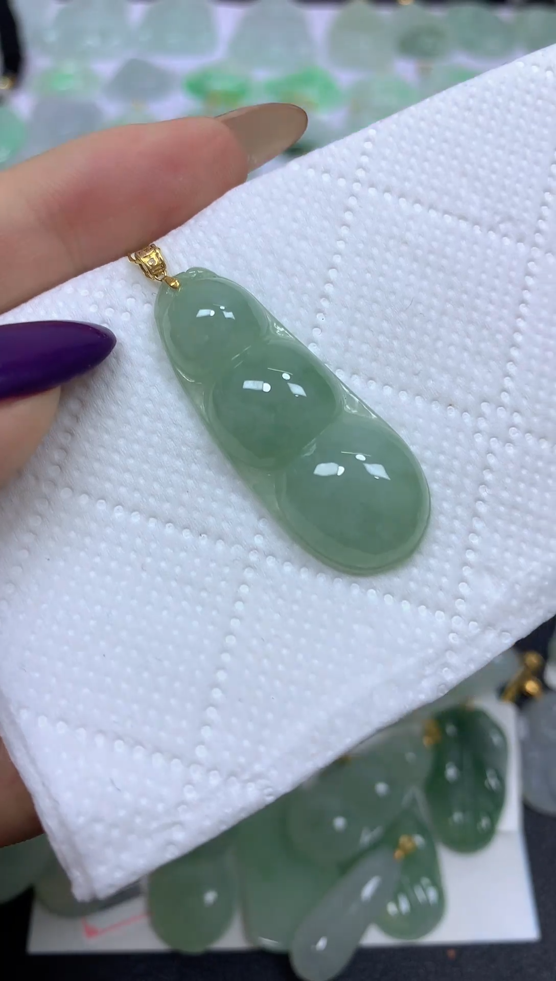 颈饰18K金镶嵌翡翠 